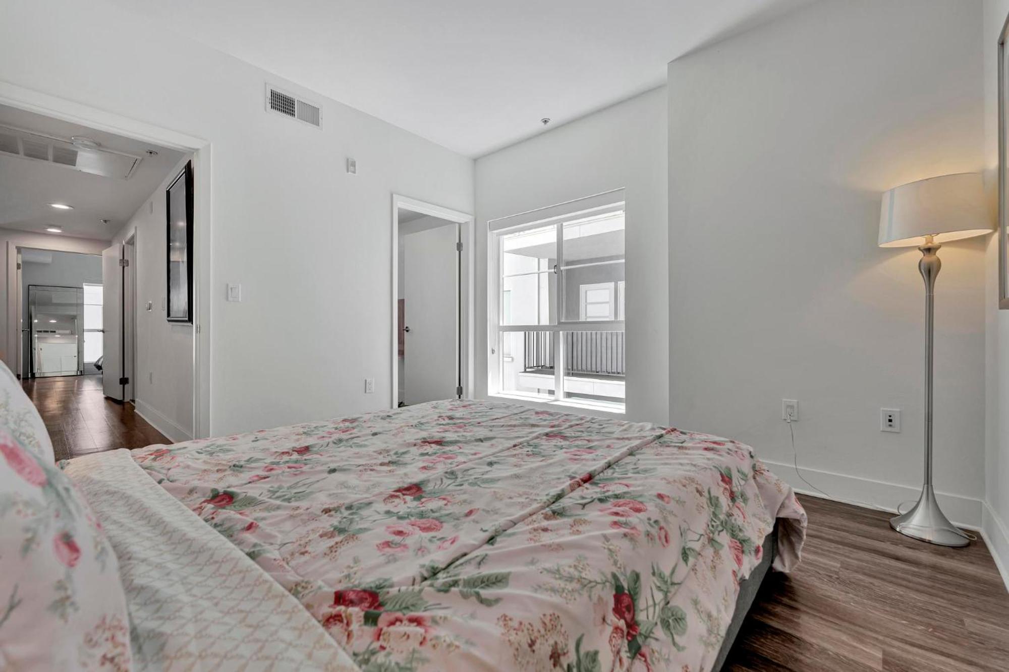 7 Large Down Town Santa Monica Apartment Лос-Анджелес Экстерьер фото