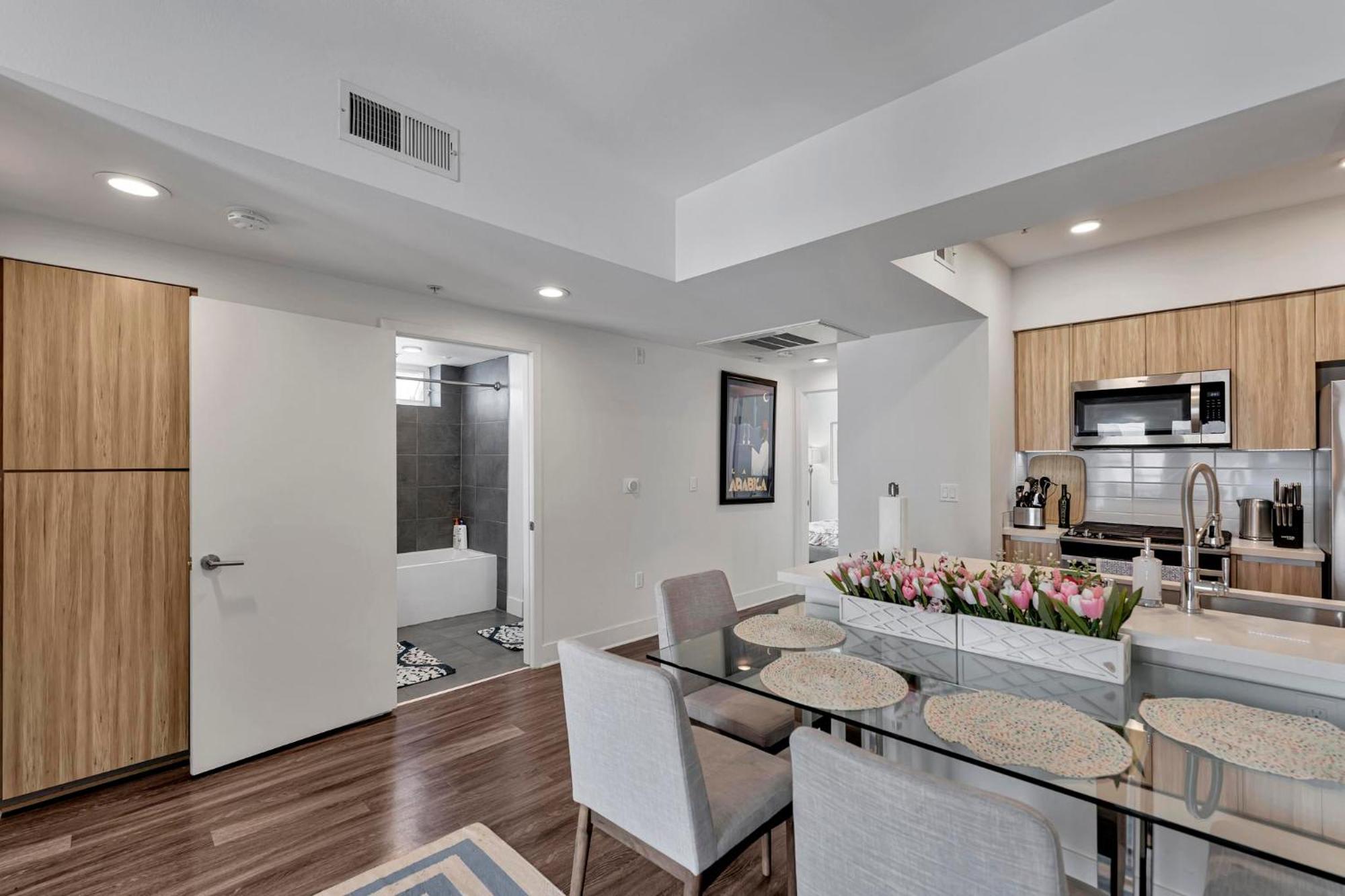 7 Large Down Town Santa Monica Apartment Лос-Анджелес Экстерьер фото