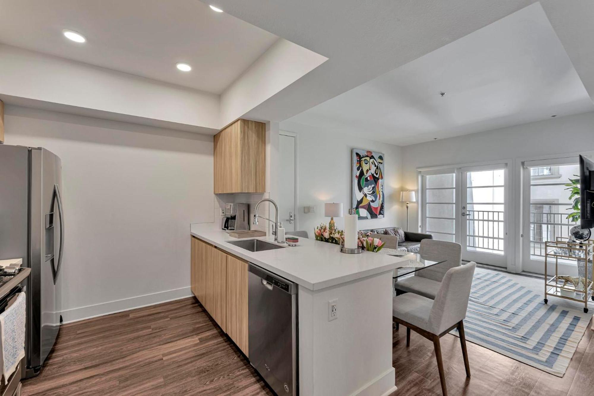 7 Large Down Town Santa Monica Apartment Лос-Анджелес Экстерьер фото
