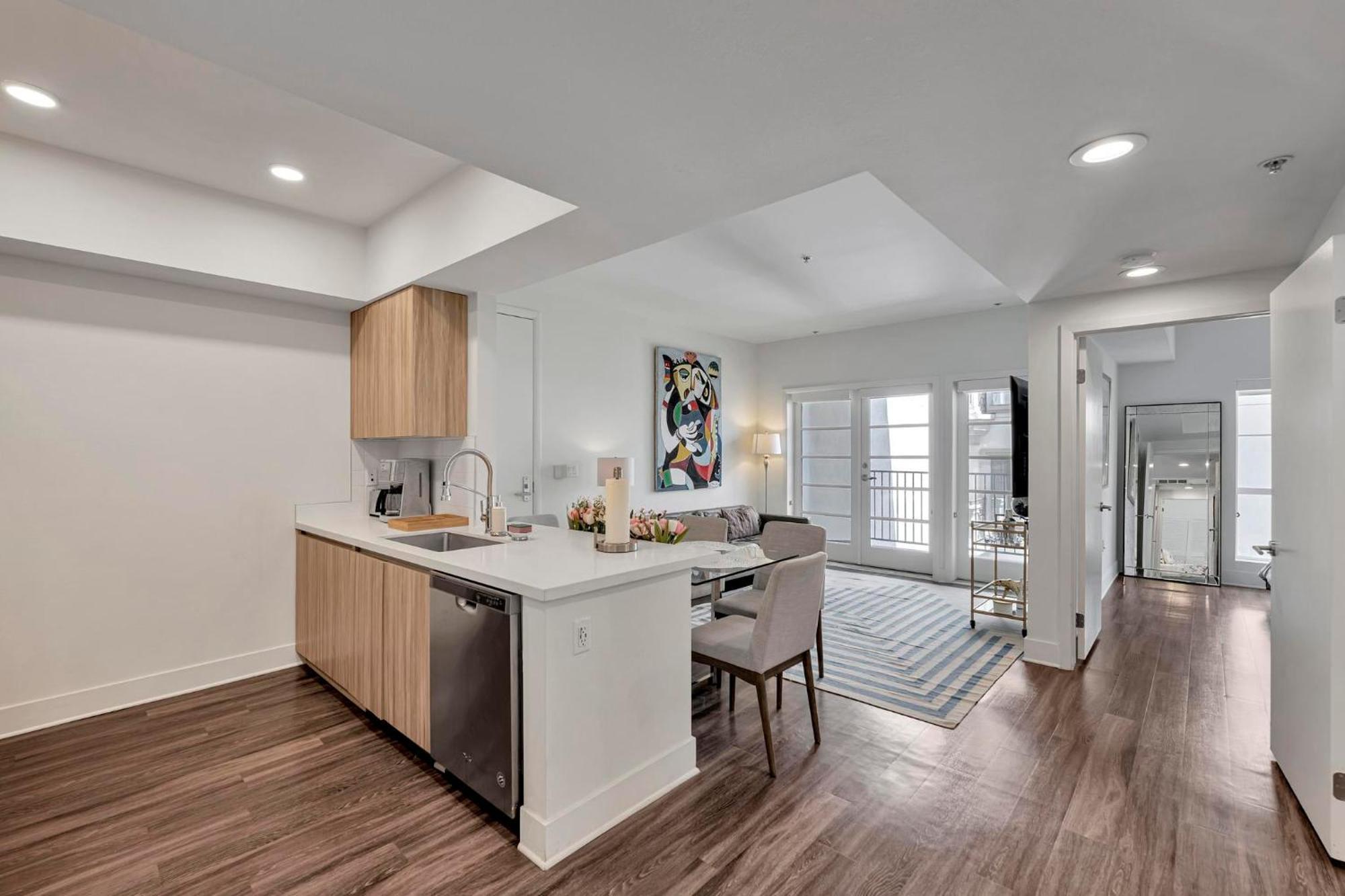7 Large Down Town Santa Monica Apartment Лос-Анджелес Экстерьер фото
